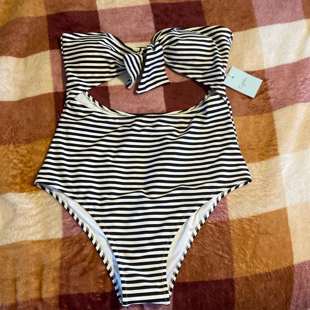 brand new Cupshe swimsuit